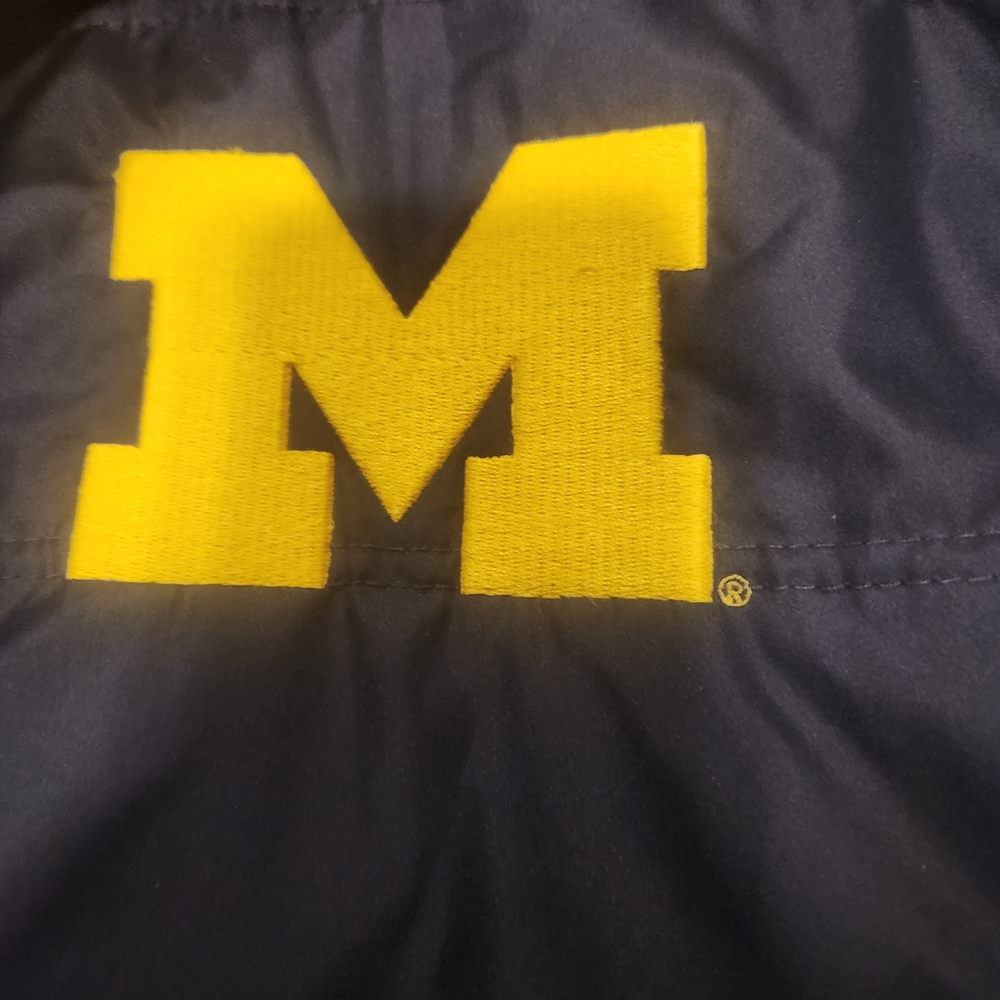 Michigan Puffer Coat In Collab With Champion - Picture 10 of 12